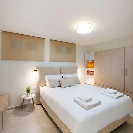 Appartamento Boukamvillia Apartment, Just 500m From