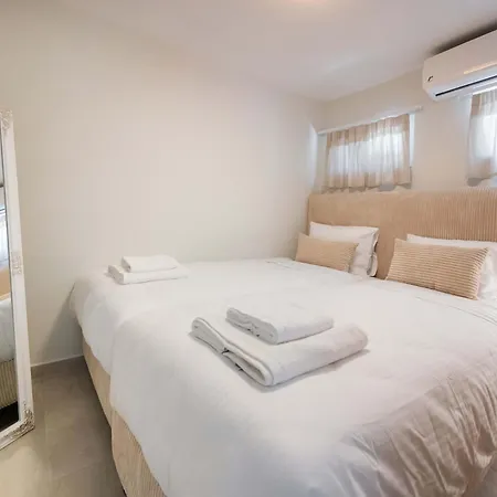 Boukamvillia Apartment, Just 500m From