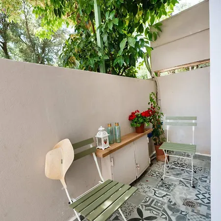 Boukamvillia Apartment, Just 500m From Appartamento